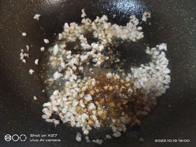 莲藕豆芽炒肉末的做法步骤：4