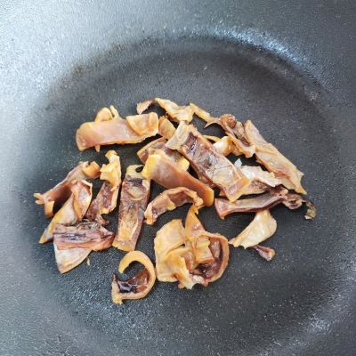 墨鱼双莲瘦肉汤的做法步骤：2