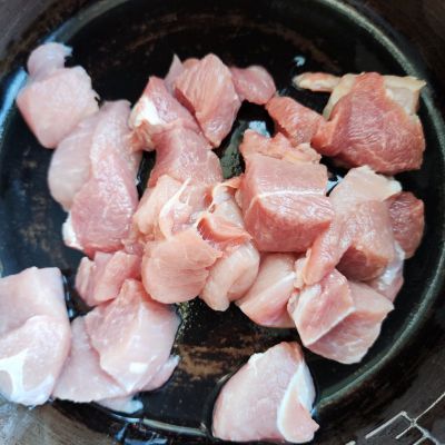 墨鱼双莲瘦肉汤的做法步骤：3