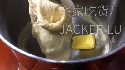 波兰种炼乳面包，易膨胀拉丝，入口松软且奶香味十足。的做法步骤：4