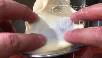 波兰种炼乳面包，易膨胀拉丝，入口松软且奶香味十足。的做法步骤：5